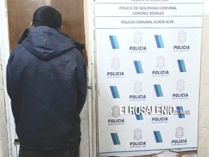 Amenazó a su madre y a su tía con un cuchillo y fue hostil con la policía