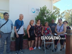 Pacientes de diálisis reclaman a IOSFA por un corte de servicio por falta de pagos