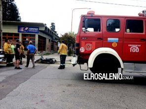 Un motociclista fue hospitalizado tras chocar con una autobomba de Bomberos