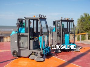 Monte Hermoso incorporó dos barredoras eléctricas para limpiar la rambla y las peatonales