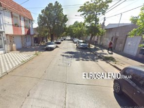 Buscan responsable de chocar a dos autos estacionados y darse a la fuga