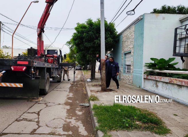 El Municipio asegura que avanzará con la “aplicación de sanciones” a la empresa que colocó los postes