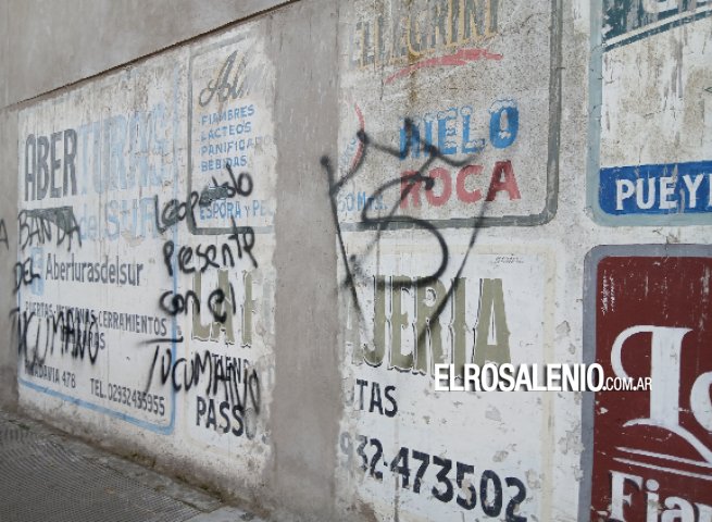 Repudian pintadas vandálicas en la fachada del Club Carlos Pellegrini