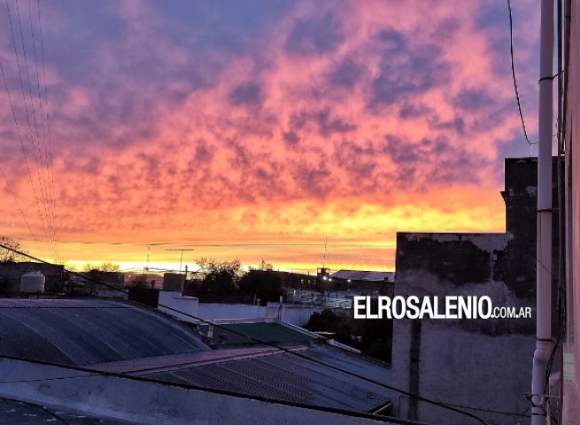 Entre la lluvia y la helada, el sol regaló un paisaje único esta mañana