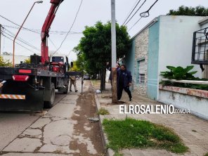 El Municipio asegura que avanzará con la “aplicación de sanciones” a la empresa que colocó los postes