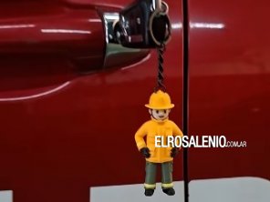 Bomberos Voluntarios vende llaveros para recaudar fondos